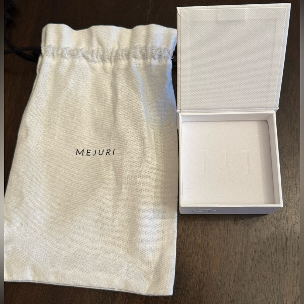 Mejuri Earring Box - Picture 2 of 3